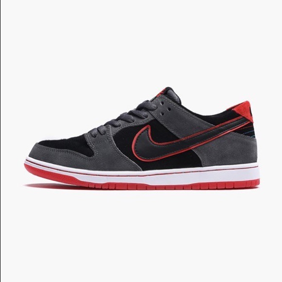 Nike SB Dunk Low IW BMW Sports Car - Picture 2 of 8
